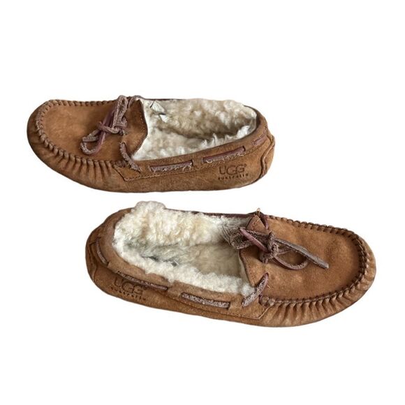 UGGS Dakota Moccasin Slip-on in Chestnut - Picture 3 of 9